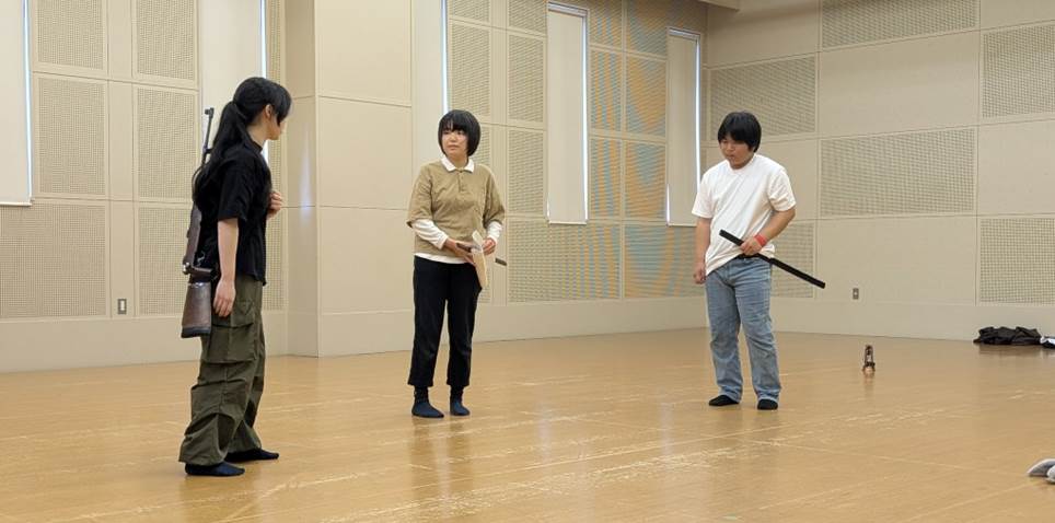 屋内, 人, 建物, 空港 が含まれている画像  AI 生成コンテンツは誤りを含む可能性があります。